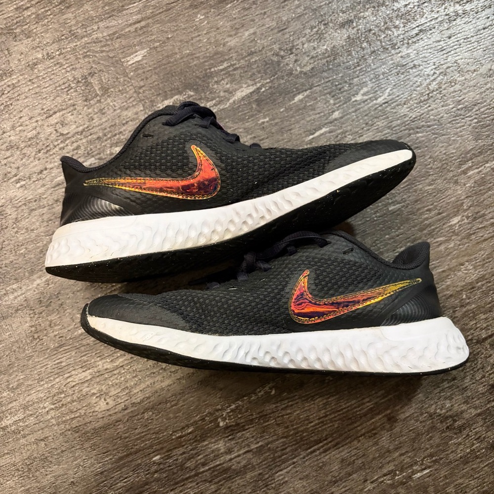Youth Nike Black and metallic Sneakers
